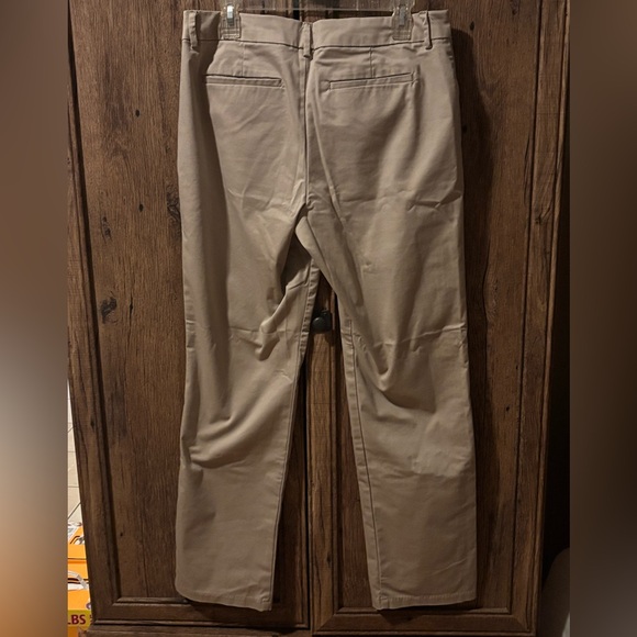 Lee Relaxed Fit, Straight Leg, Mid-rise Pant in Khaki, size 12 - Picture 5 of 7